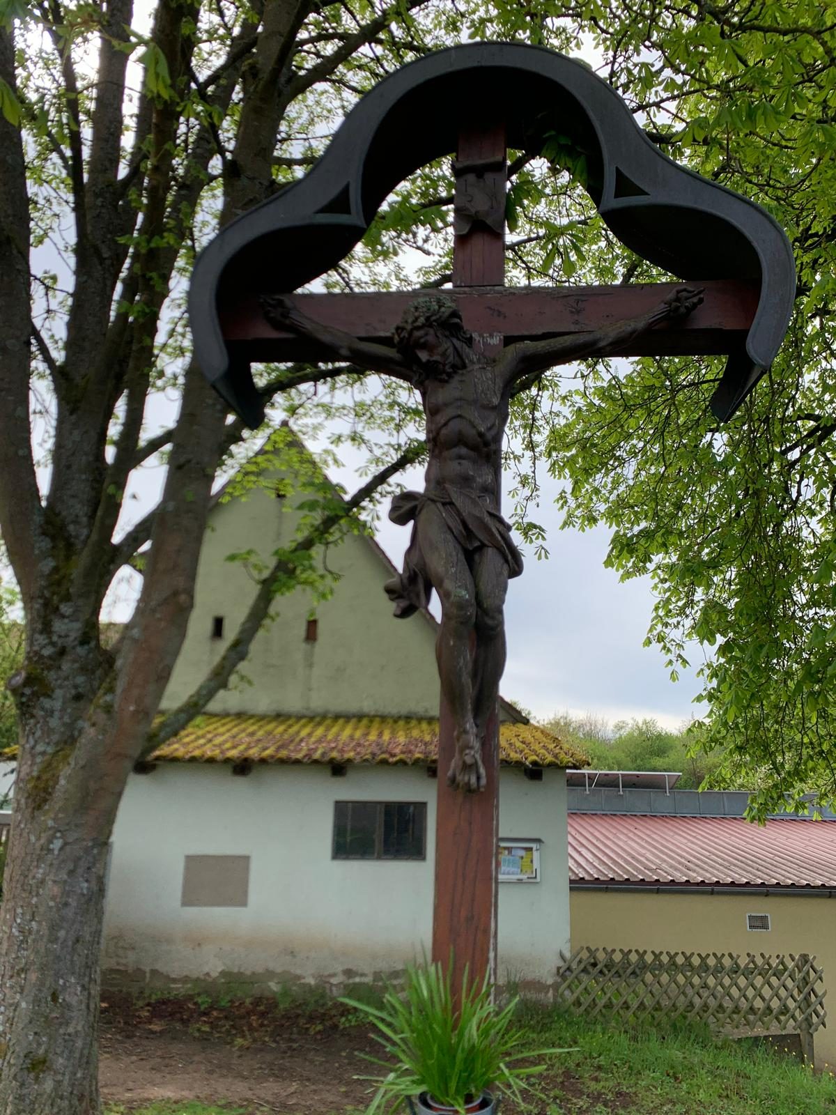 Restauriertes Feldkreuz in Wildensorg